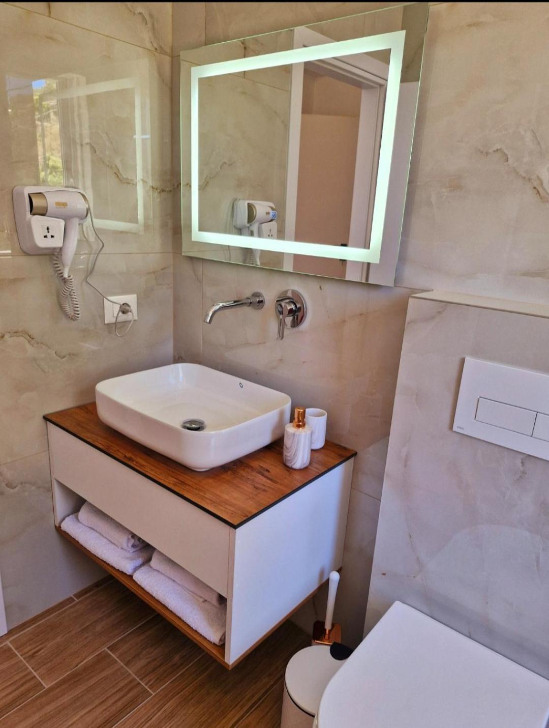 Villa Virginia Sarandë エクステリア 写真