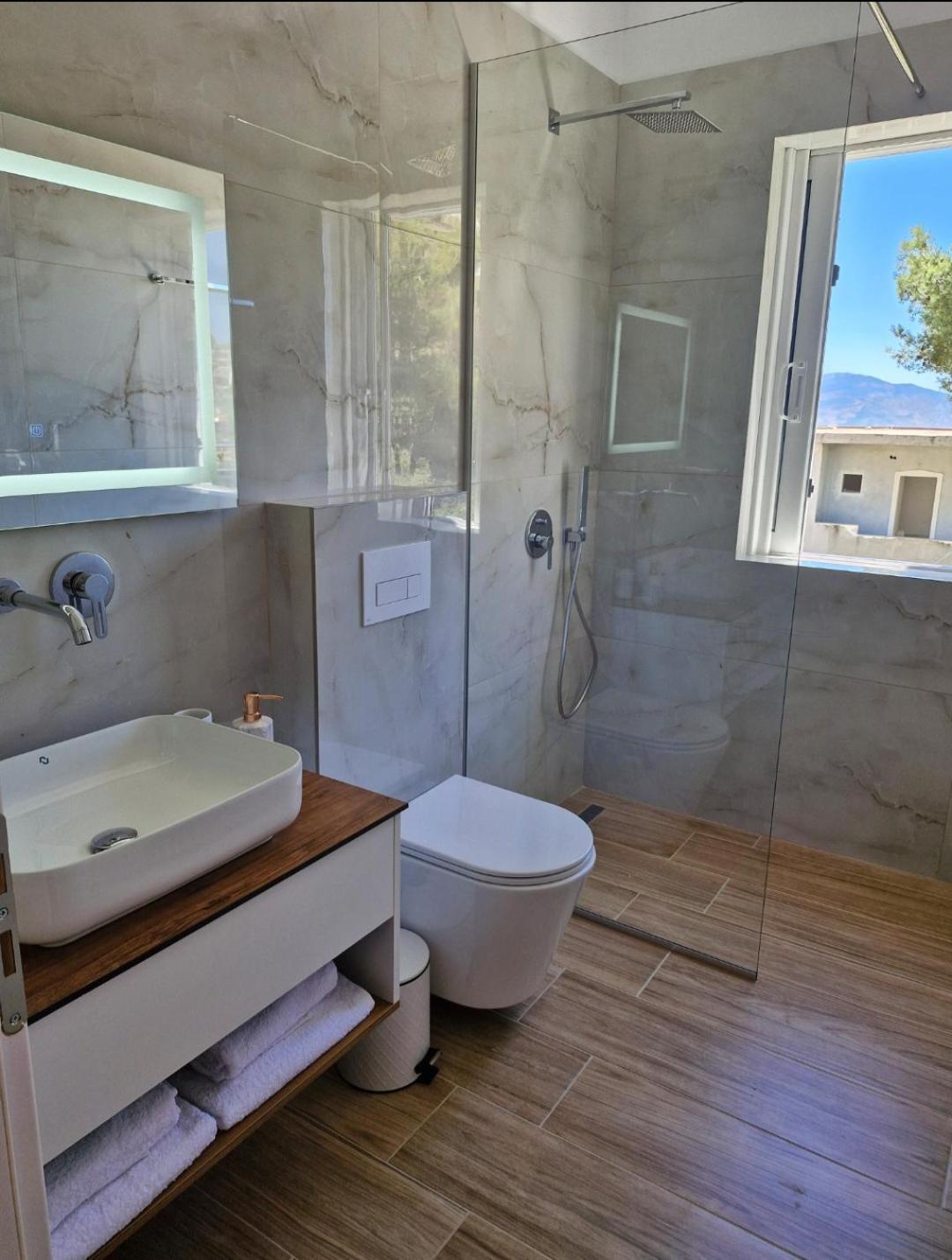 Villa Virginia Sarandë エクステリア 写真