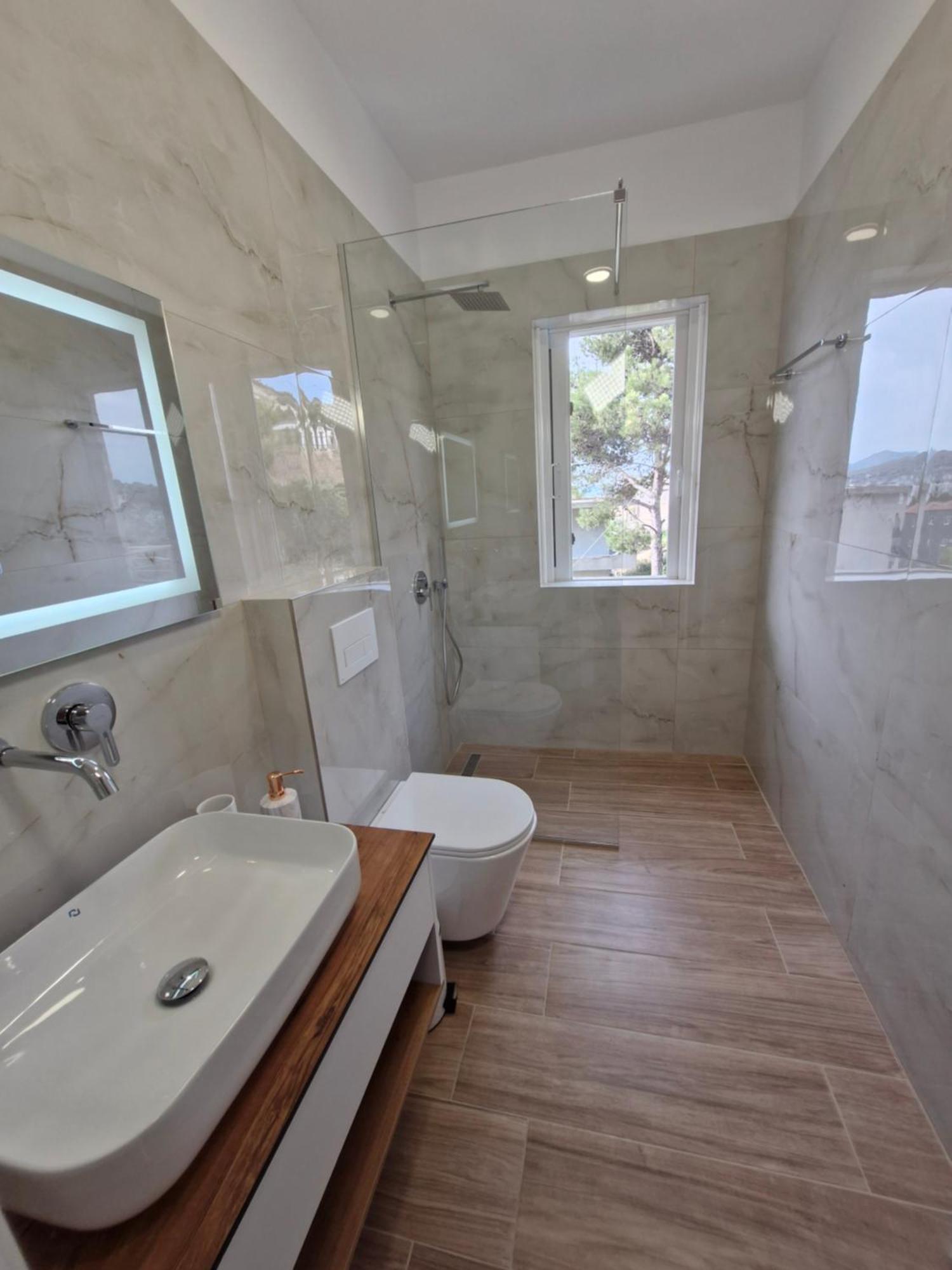 Villa Virginia Sarandë エクステリア 写真