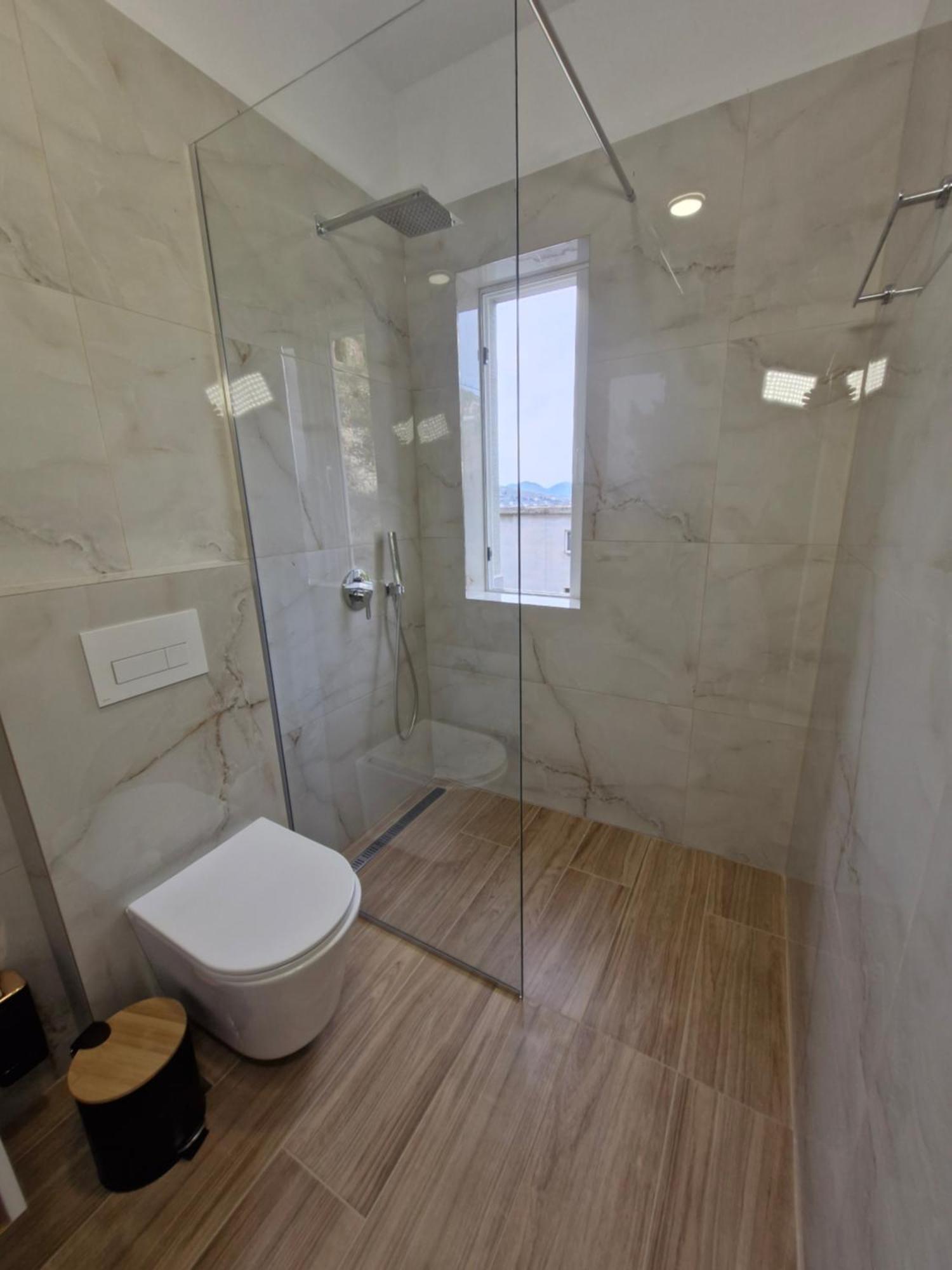 Villa Virginia Sarandë エクステリア 写真