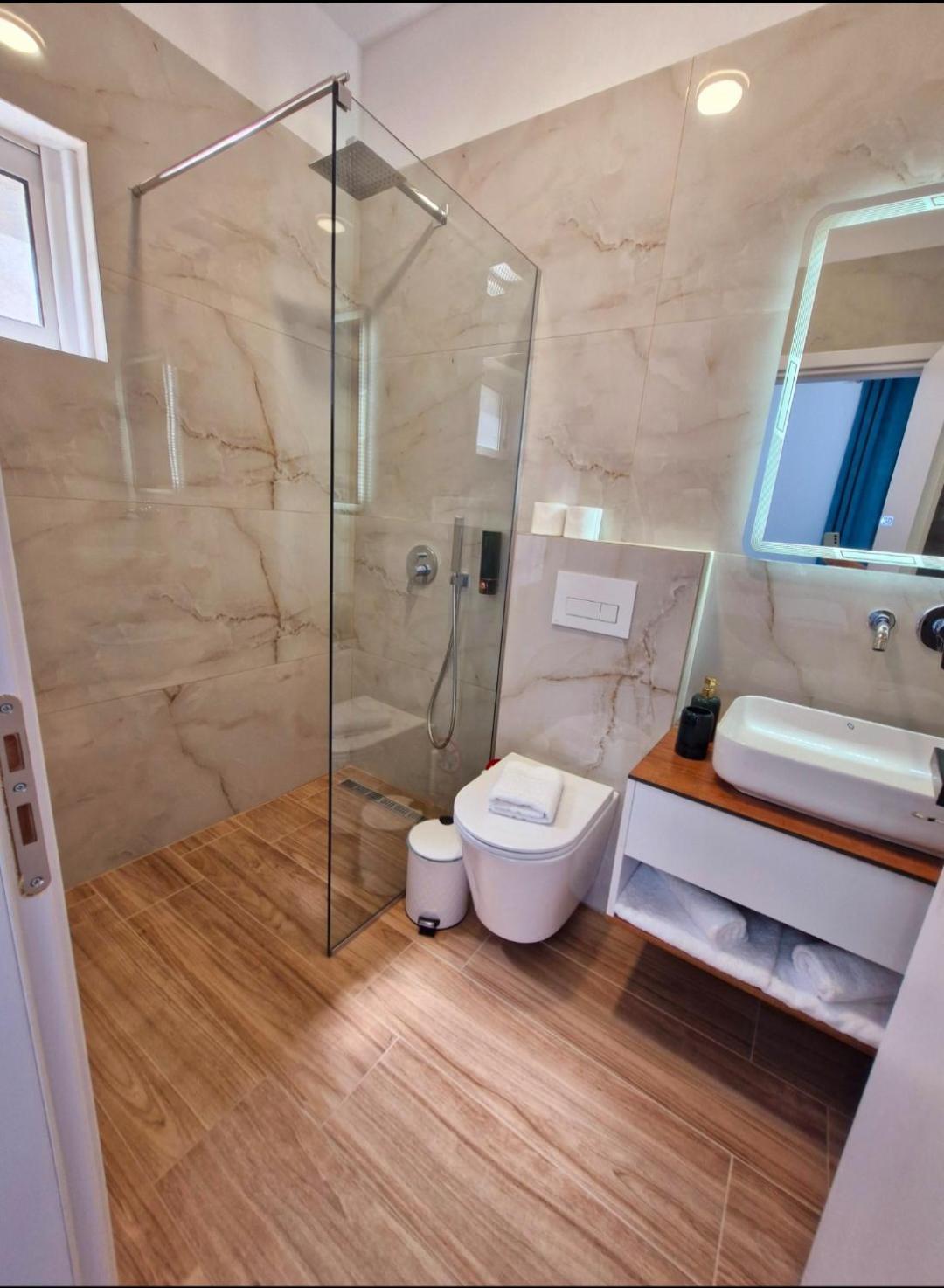 Villa Virginia Sarandë エクステリア 写真